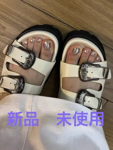 AMERI MEDI WESTERN BUCKLE SANDALS