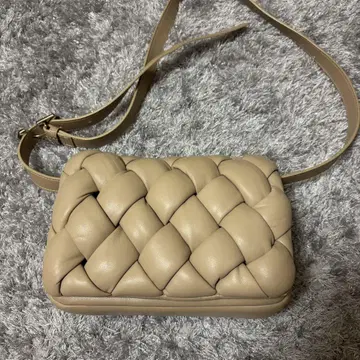 JW PEI 베이지 가죽 숄더백