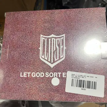 KAWS X CLIPSE CD and TEE BOX SET 2 M 사이즈