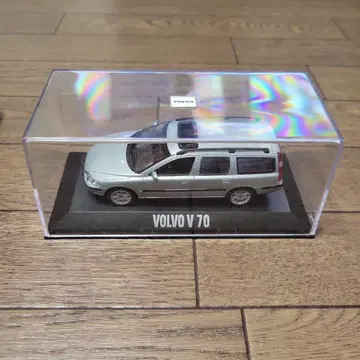 VOLVO V70 미니카 실버