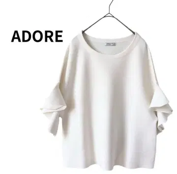 [새상품급] ADORE 프릴 슬리브 화이트 상의