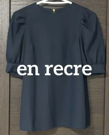 en recre 블라우스 네이비 파워숄더 턱 슬리브 오피스 출퇴근