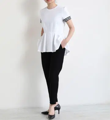 플레어 실루엣 화이트 T셔츠 36