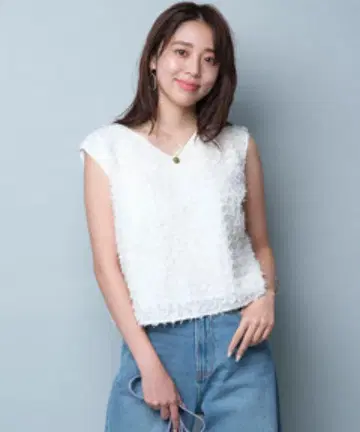 JUSGLITTY 퐁퐁 크롭 블라우스