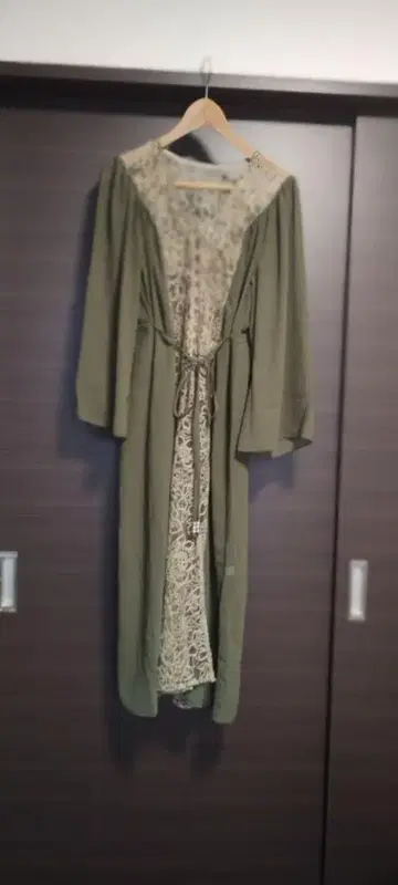Lily brown 자수 레이스 가운 카키 가을