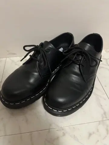 Dr. Martens 1461 화이트 스티치 3홀 uk8 27cm