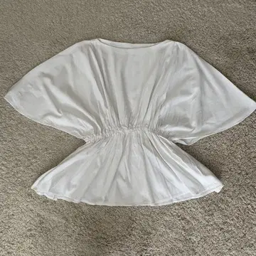 Demi-Luxe BEAMS 화이트 플레어 상의