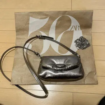 ZARA 메탈릭 미니 크로스 바디 백 실버