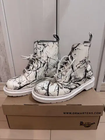 Dr. Martens 마블 무늬 페인트 패턴 워크 부츠