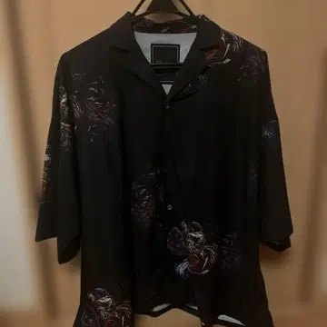 남성용 반팔 셔츠 꽃무늬 블랙