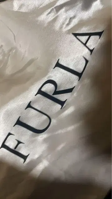 FURLA 화이트 가죽 핸드백