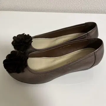 VITA NOVA 브라운 플랫슈즈 꽃장식 포함 23cm