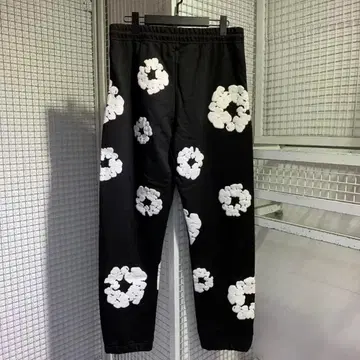 Denim Tears Wreath 스웨트 팬츠