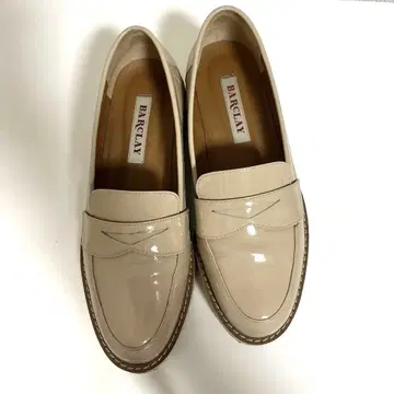 BARCLAY 코인 로퍼 핑크 베이지 에나멜 소재