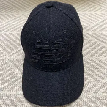New Balance 블랙 캡