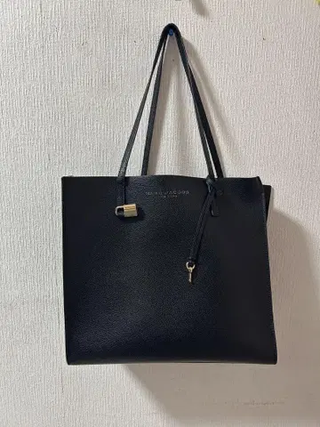 MARC JACOBS 블랙 토트백