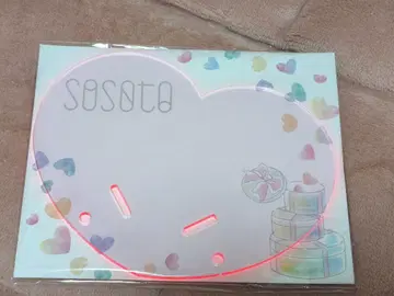 SOSOto 하트 모양 캔뱃지 아크릴 스탠드