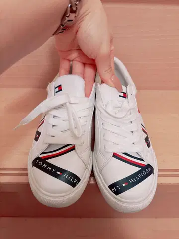 TOMMY HILFIGER 화이트 스니커즈 24.5cm
