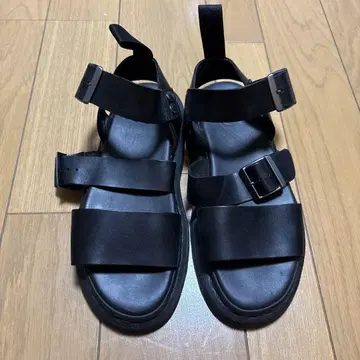 닥터마틴 샌들