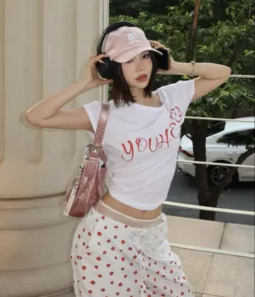 youhee OFF-SHOULDER T-SHIRTS WHITE