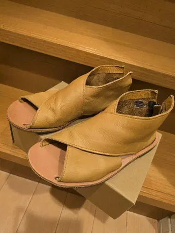 안티카 천연 가죽 크로스 샌들