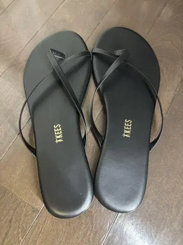 미사용 새상품 [TKEES] 블랙 스트랩 샌들