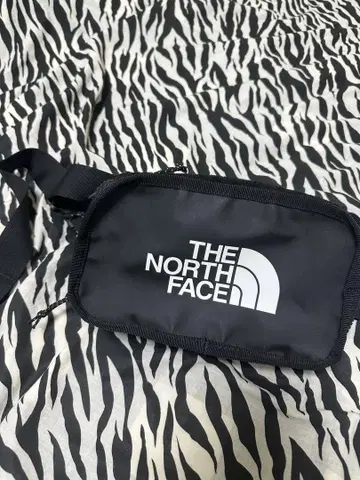 THE NORTH FACE 바디백 블랙