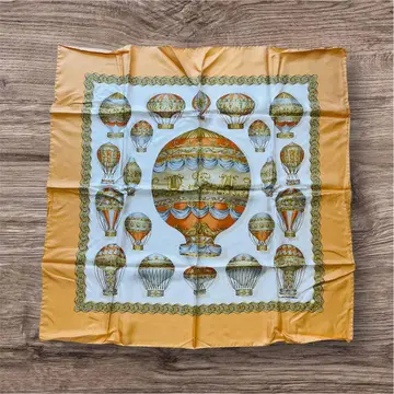 LANCEL 벌룬 실크 스카프