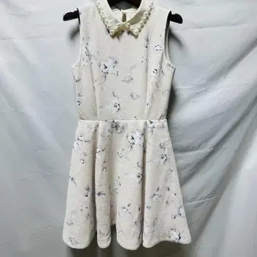 Snidel 펄 카라 부착 꽃무늬 원피스 화이트 계열 사이즈 0