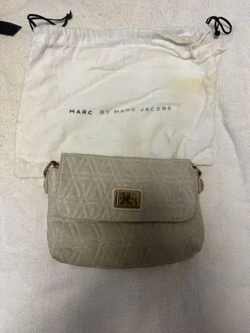 MARC BY MARC JACOBS 베이지 파우치