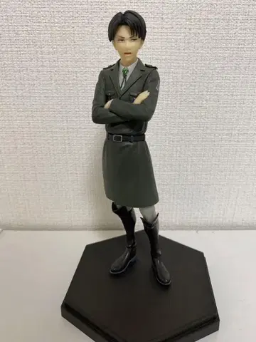 진격의 거인 리바이 피규어