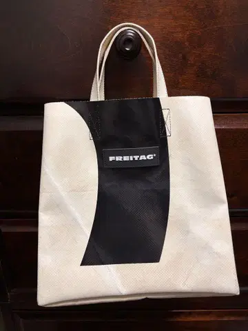 FREITAG F250 SONNY 화이트 & 블랙