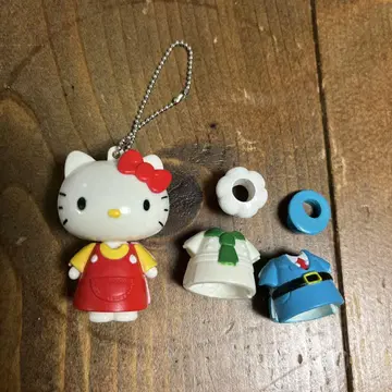 산리오 캐릭터 옷 갈아입히기 키링 키티