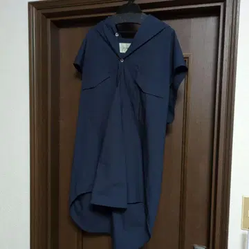 준미카미 이번 시즌 신상 후드 부착 반팔 셔츠