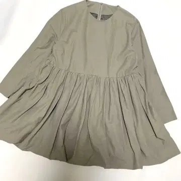 [새상품급] 미라 오웬 베이지 페플럼 긴팔 티셔츠