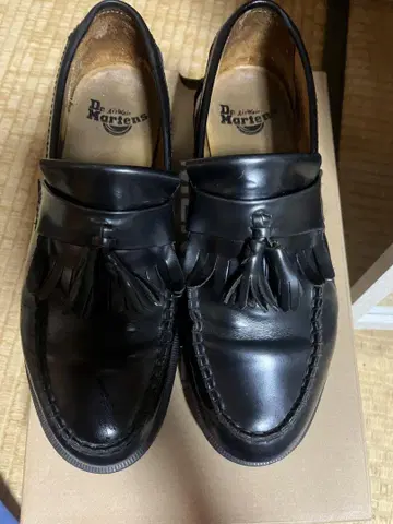 Dr.Martens 태슬 로퍼