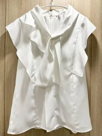 아푸와이저 리셰 사이드 러플 타이 블라우스