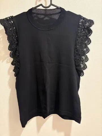 [새상품급] 블랙 레이스 슬리브 슬리브리스 상의 ZARA 스타일