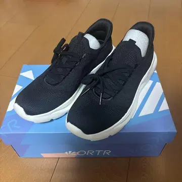 오리엔탈 트래픽 블랙 스니커즈