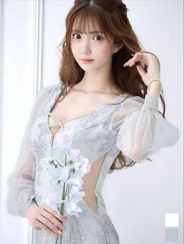 Jewels 꽃무늬 자수 크로스 비쥬 드레스