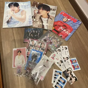 잡지와 아이돌 굿즈 세트