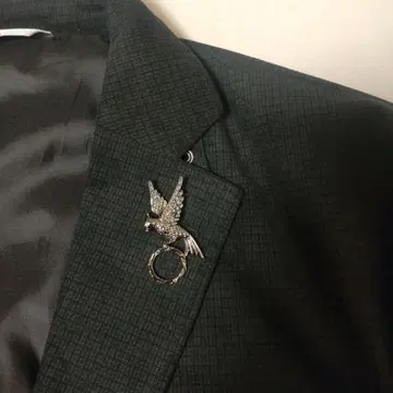 블랙 테일러드 자켓 새 브로치 포함