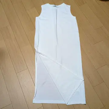 [저널 스탠다드] 슬리브리스 원피스