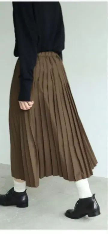 뷔르데사봉 플리츠 스커트