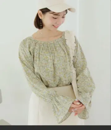 턱 블룸 블라우스