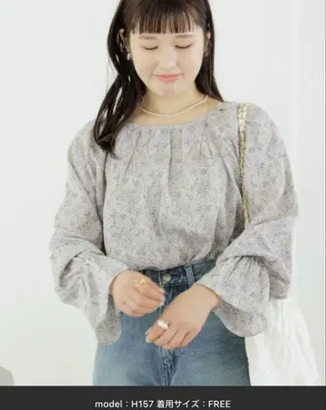 턱 블룸 블라우스