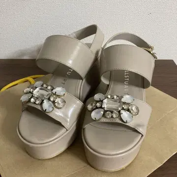 질스튜어트 샌들