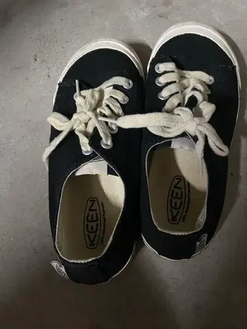 KEEN 스니커즈 블랙