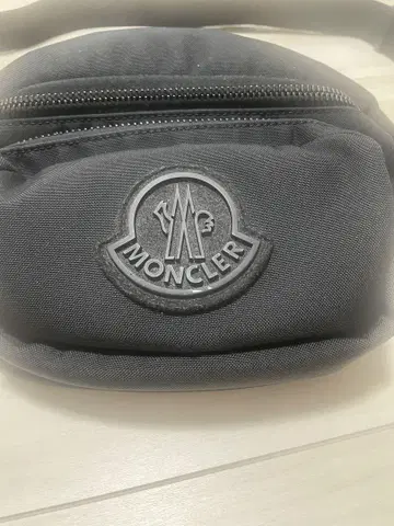 MONCLER 바디백 블랙