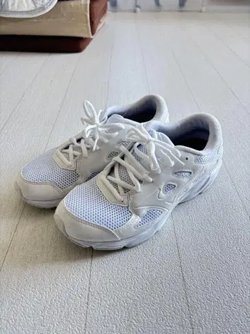 Mizuno 화이트 스니커즈